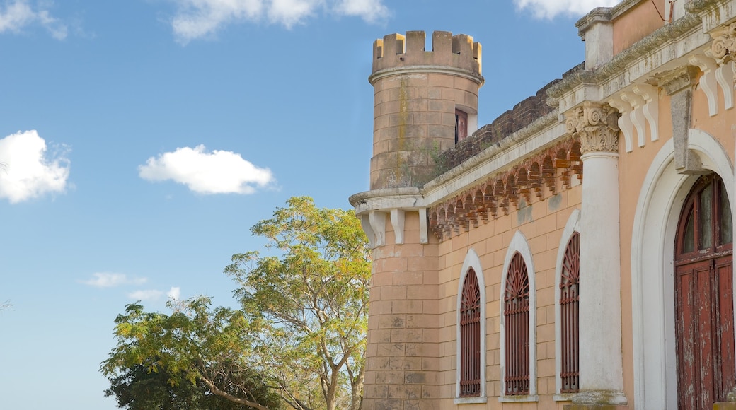 Piriápolis caracterizando arquitetura de patrimônio e um pequeno castelo ou palácio