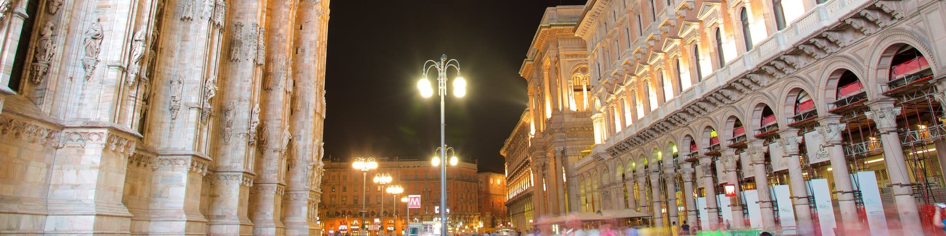 Piazza del Duomo showing street scenes, heritage architecture and a church or cathedral