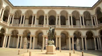 Pinacoteca di Brera caratteristiche di architettura d\'epoca e statua o scultura