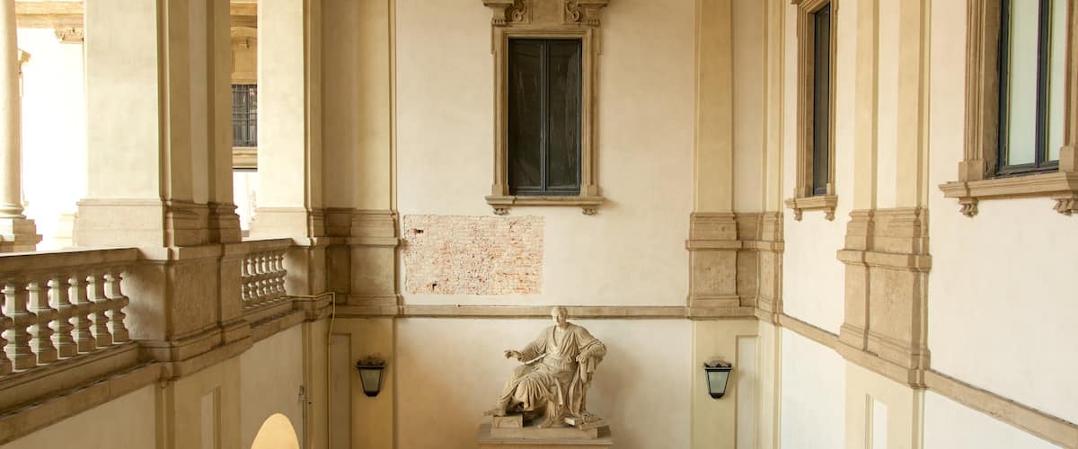 Pinacoteca di Brera montrant vues intérieures, statue ou sculpture et patrimoine architectural