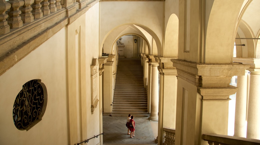 Pinacoteca di Brera bevat interieur en historische architectuur en ook een stel