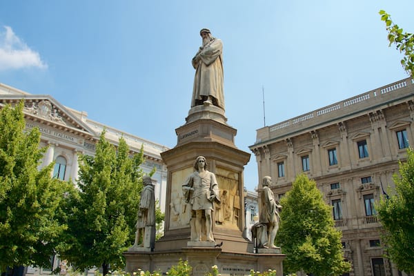 Piazza della Scala featuring a square or plaza, a statue or sculpture and heritage architecture