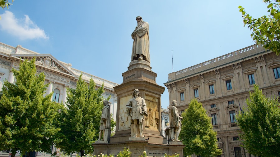 Piazza della Scala showing a statue or sculpture, a square or plaza and heritage architecture