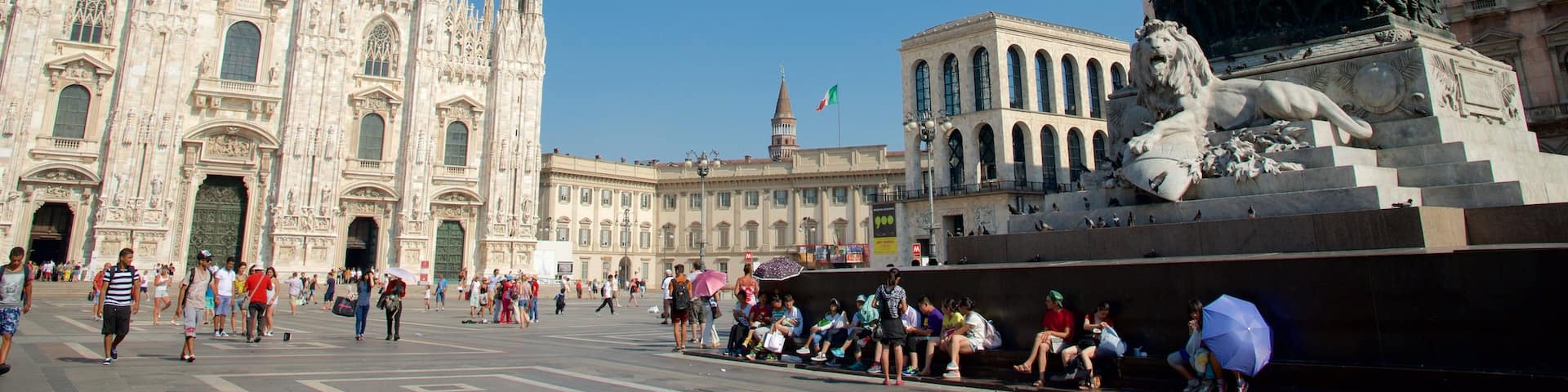 Piazza del Duomo welches beinhaltet Straßenszenen, Platz oder Plaza und Monument