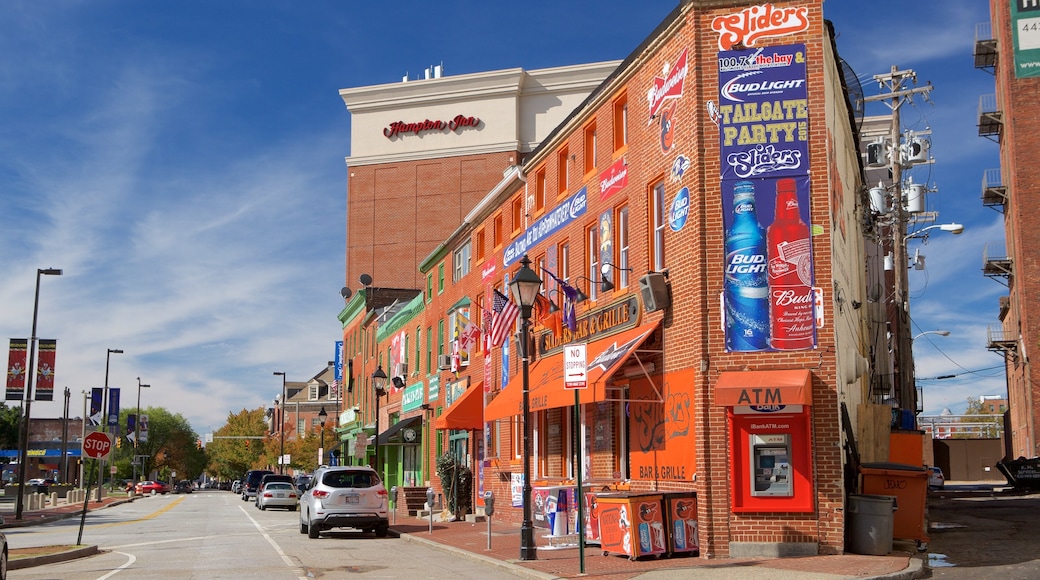 Baltimore mit einem Straßenszenen und historische Architektur