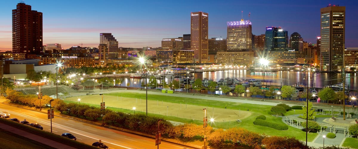 Baltimore bevat skyline, een wolkenkrabber en nachtleven