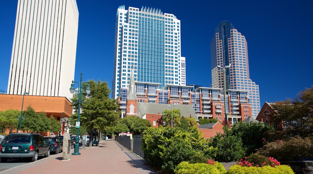 Harvey Gantt Center for African American Arts and Culture featuring a city