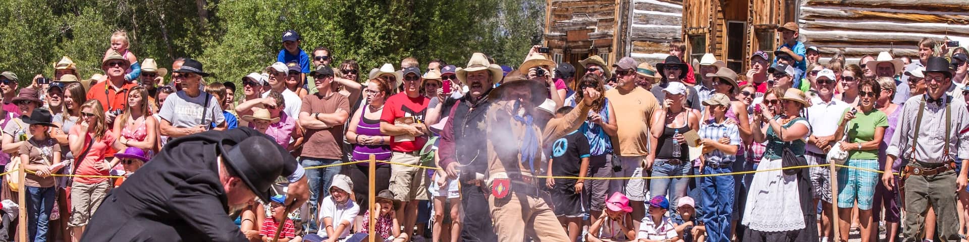 Dillon qui includes arts de la scène et art de rue aussi bien que important groupe de personnes