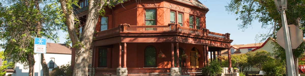 Helena mit einem historische Architektur