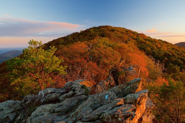 Shenandoah Nationalpark mit einem Berge, Herbstblätter und Wälder