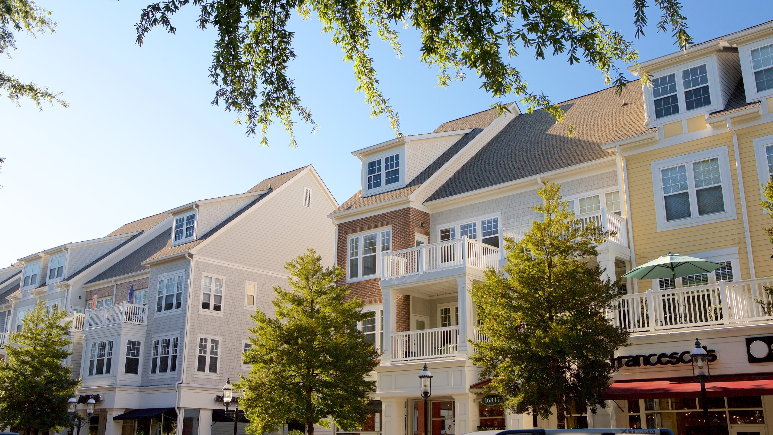 Birkdale Village showing modern architecture