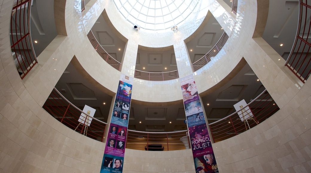 Blumenthal Performing Arts Center joka esittÀÀ moderni arkkitehtuuri ja sisÀkuvat