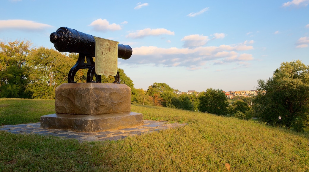 Patterson Park showing a monument and a park