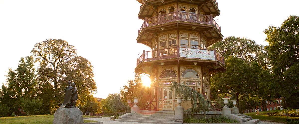 Patterson Park montrant un jardin et architecture patrimoniale