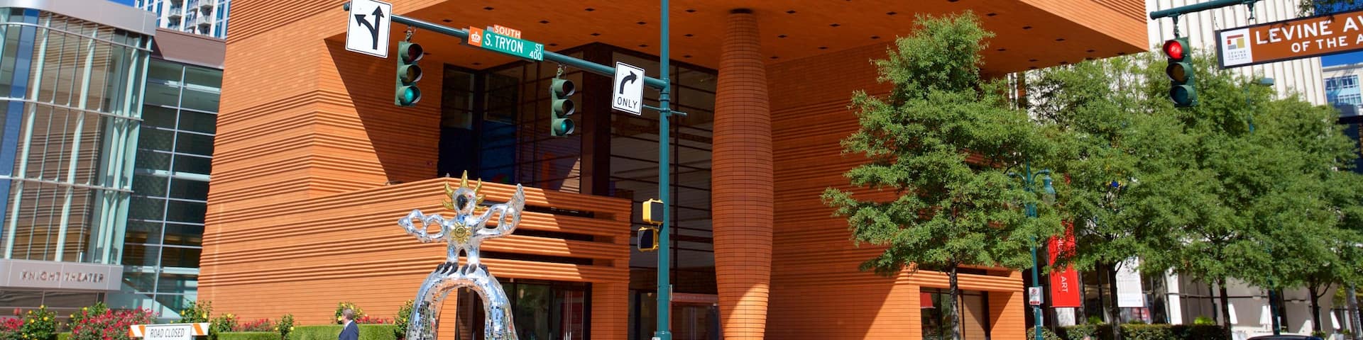 Bechtler Museum of Modern Art showing outdoor art