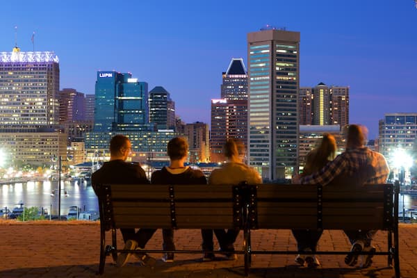 Federal Hill Park mit einem Skyline, bei Nacht und Stadt
