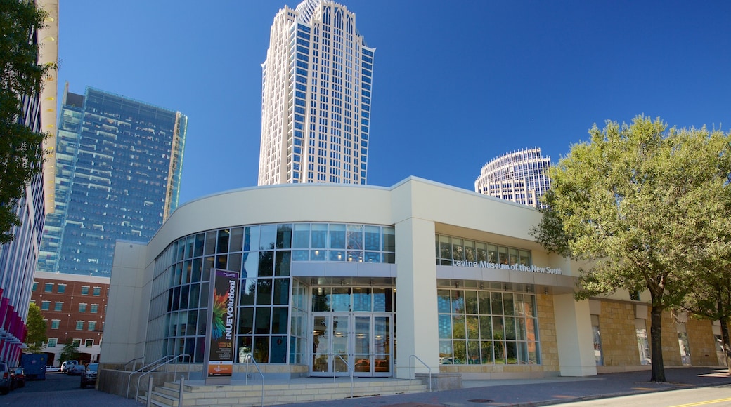 Levine Museum of the New South che include città e casa a torre