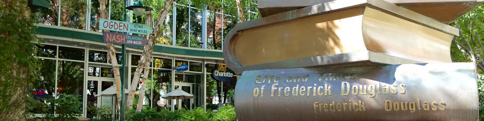 Charlotte featuring outdoor art