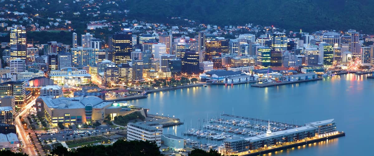 Mount Victoria Lookout which includes night scenes, a city and mountains