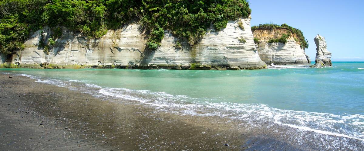 New Plymouth showing a bay or harbour and rocky coastline