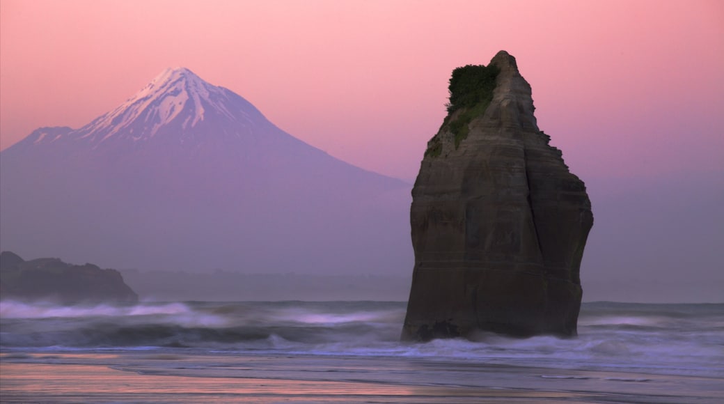 Tongaporutu showing mountains, a bay or harbour and a sunset