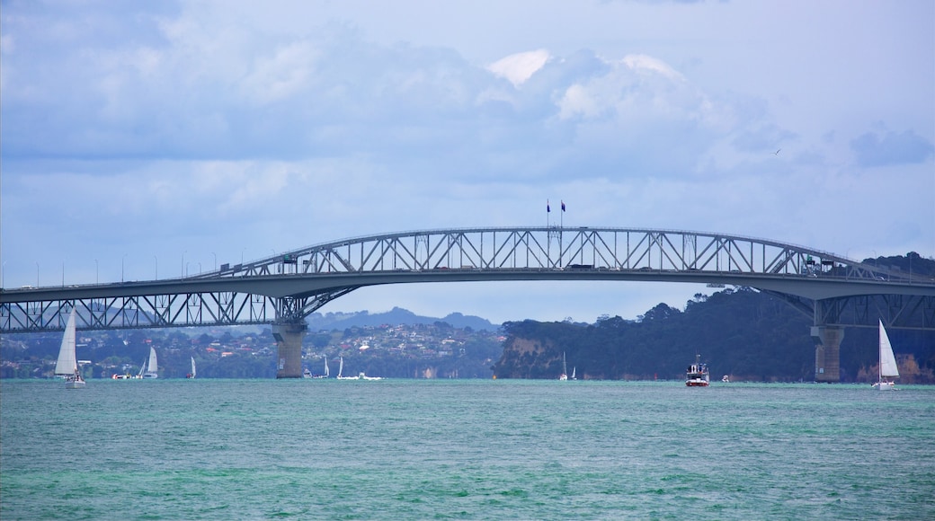 Harbour Bridge showing a bay or harbor, sailing and a bridge