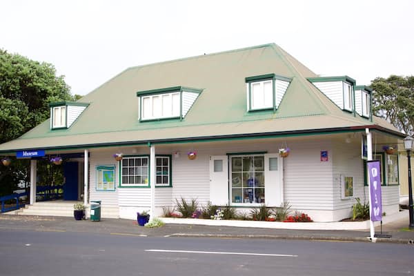 Russell Museum showing street scenes
