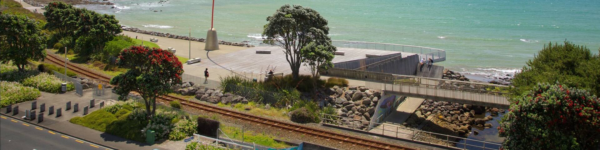 Wind Wand qui includes articles ferroviaires, côte escarpée et vues littorales