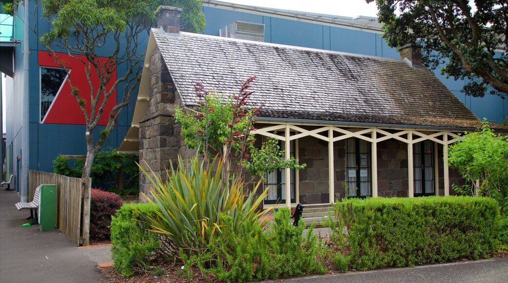 Puke Ariki featuring heritage architecture