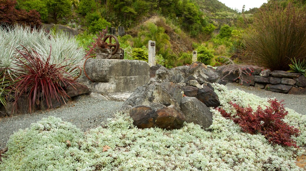 สวน Whangarei Quarry Gardens ซึ่งรวมถึง สวนสาธารณะ