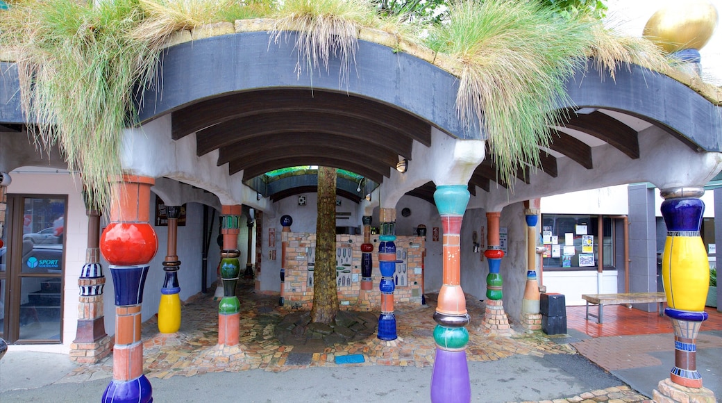 Paihia showing outdoor art