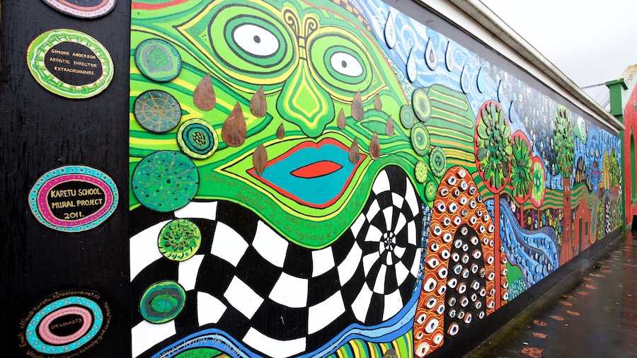 Paihia showing outdoor art