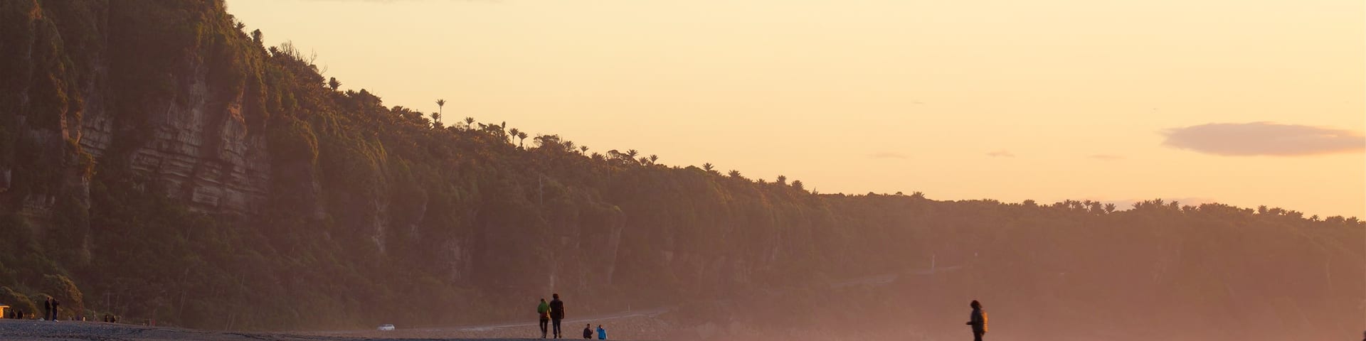 Punakaiki featuring rocky coastline, a sunset and a bay or harbor