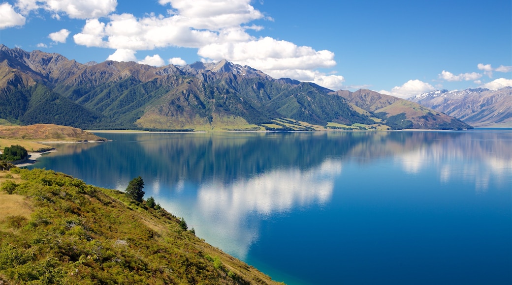 Lake Hawea showing mountains and a lake or waterhole