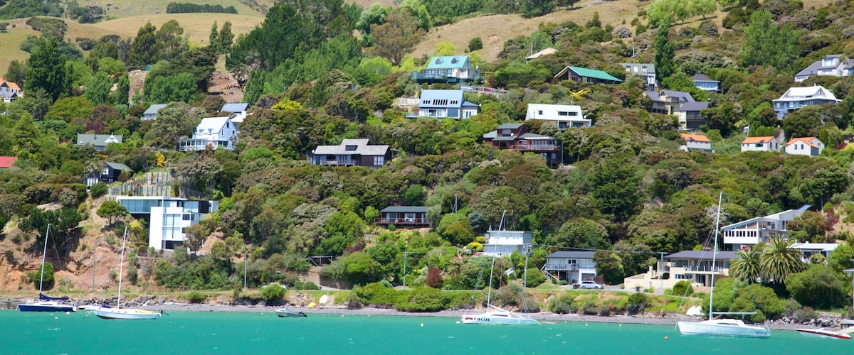 Akaroa featuring yleiset rantanäkymät ja rannikkokaupunki