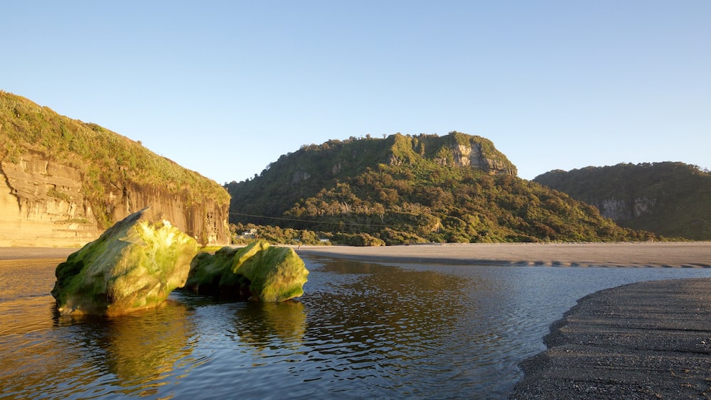 Punakaiki showing a sandy beach, general coastal views and rocky coastline