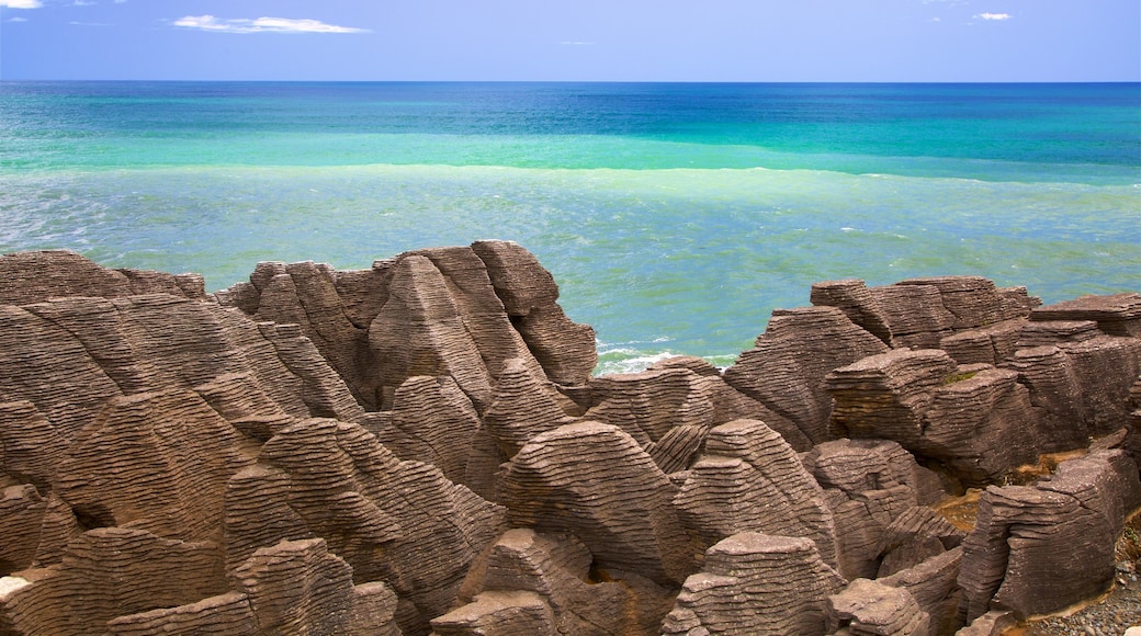 Pancake Rocks featuring rugged coastline