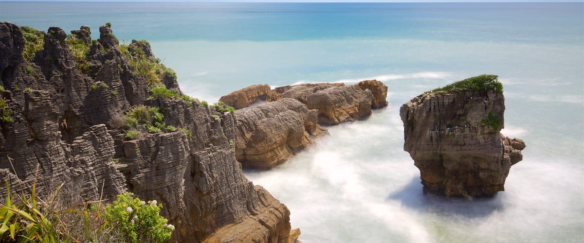 Pancake Rocks which includes rocky coastline