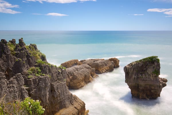 Pancake Rocks featuring rugged coastline
