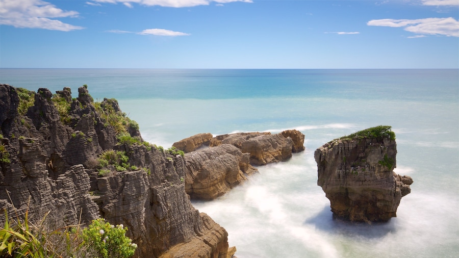 Bờ biển Pancake Rocks trong đó bao gồm bờ biển lởm chởm