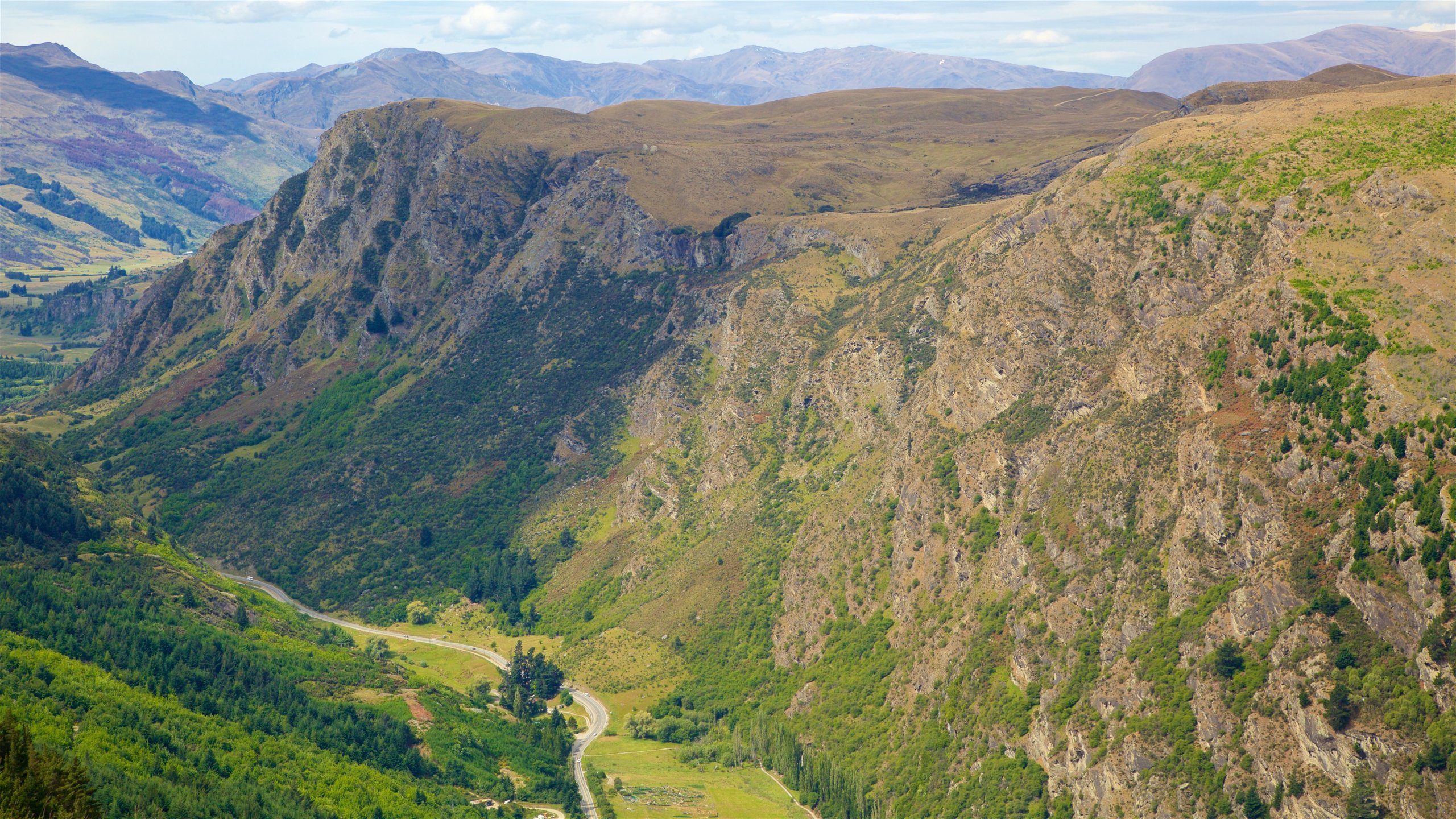 Queenstown which includes landscape views, mountains and vehicle touring