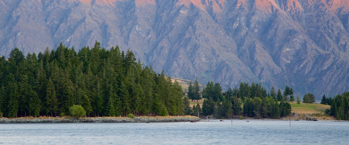 Otago which includes a lake or waterhole, a sunset and mountains