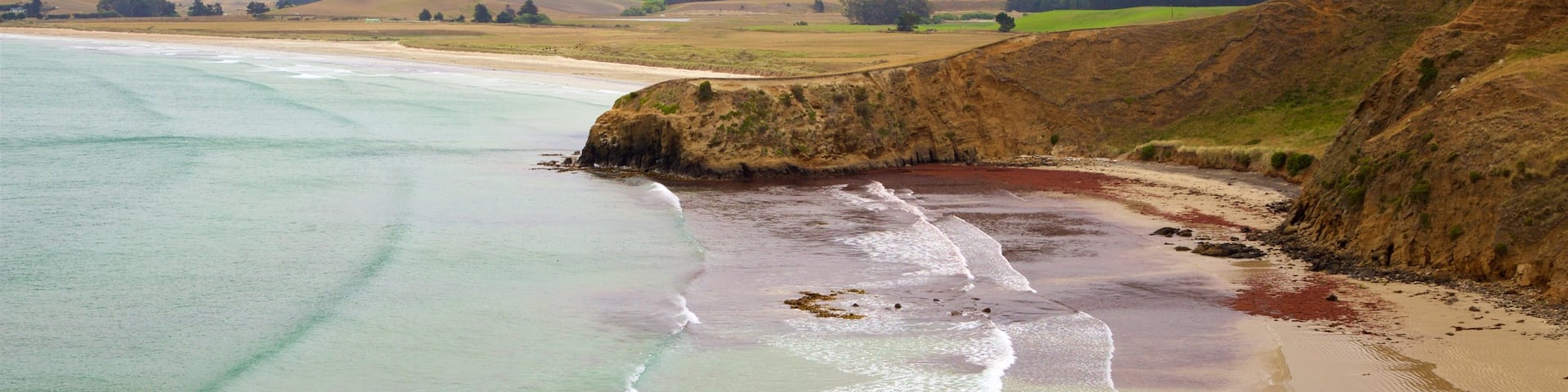 Moeraki Lighthouse showing general coastal views, waves and tranquil scenes
