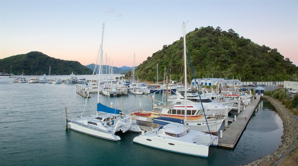 Porto di Picton mostrando porto turistico, tramonto e baia e porto