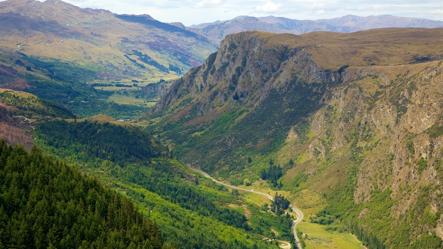 Queenstown which includes mountains and tranquil scenes
