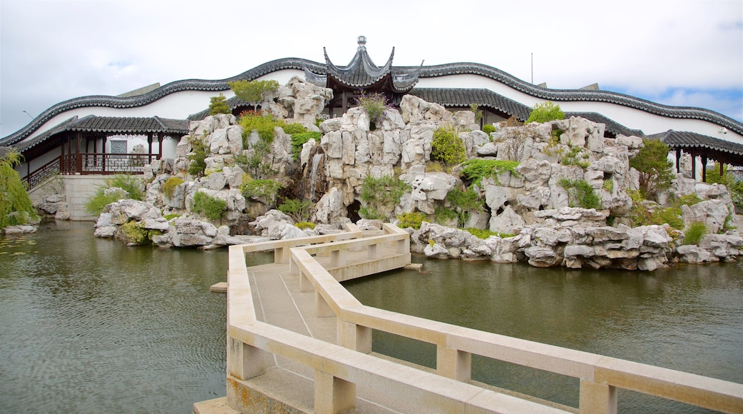 Dunedin featuring a park, heritage elements and a pond