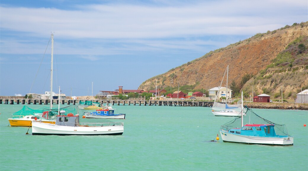 Oamaru caracterizando vela, uma baía ou porto e canoagem