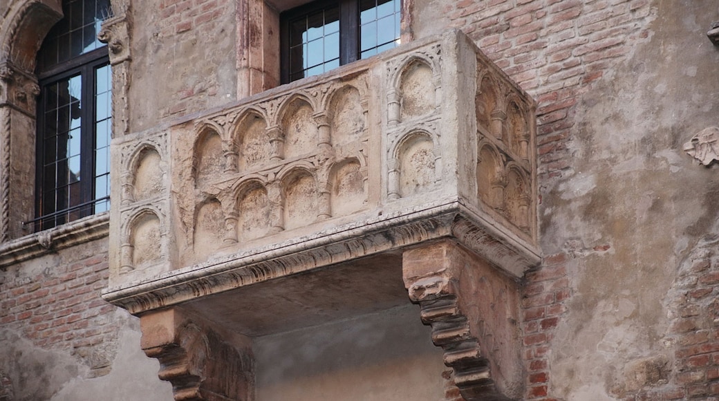 Foto verstrekt door Verona, Museo di Castelvecchio, Archivio Fotografico, Foto Ottica Nodari di Caliaro Nereo e Foto ©2012 - Enzo Bassotto∂