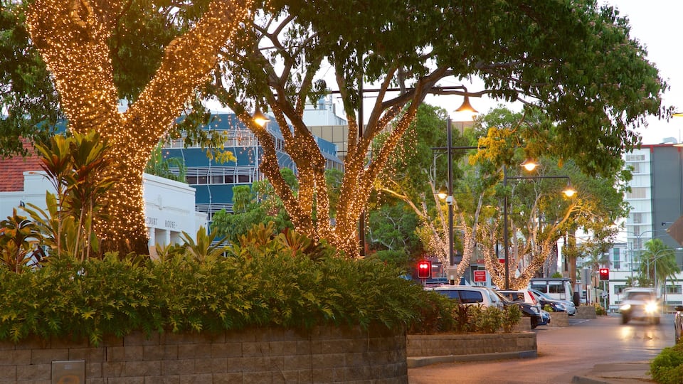 Rockhampton qui includes scĂšnes de rue et jardin