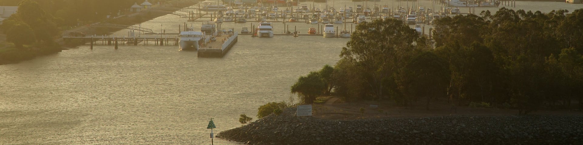 Gladstone montrant marina et coucher de soleil